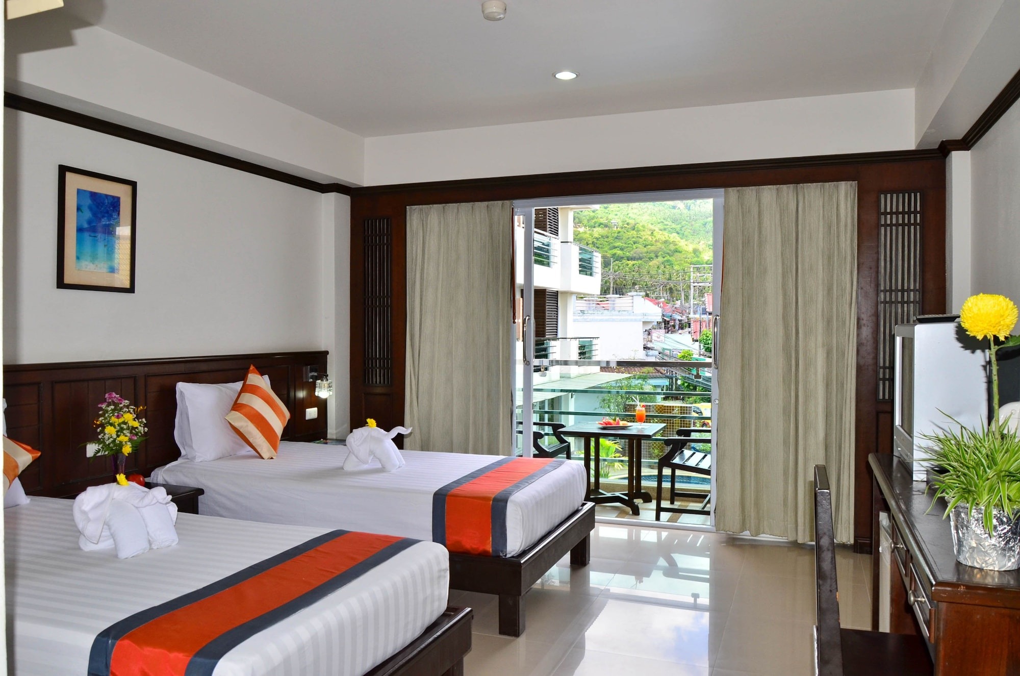 هتل فرست رزیدنس